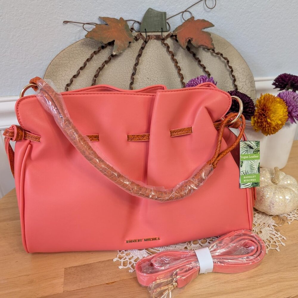 *New with Tags* Coral Badgley Mishka Dumpling Crossbody Bag - Picture 2 of 8